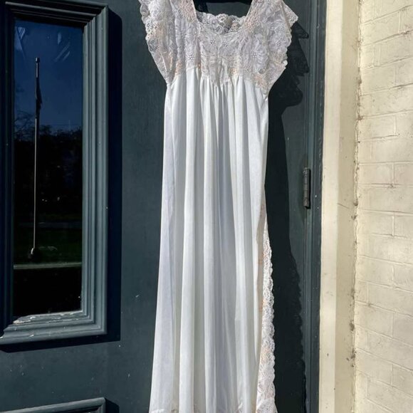 Vintage cream slip dress nightgown  floral lace bust  women's lingerie - Picture 3 of 11